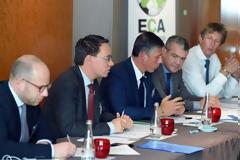 ΣΤΑΘΕΡΑ ΣΤΗΝ ΕΛΙΤ ΤΟΥ ΕΥΡΩΠΑΪΚΟΥ ΠΟΔΟΣΦΑΙΡΟΥ Ο ΘΡΥΛΟΣ! (PHOTOS)