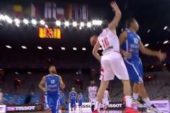 Η... «ΤΥΦΛΗ» ΑΣΙΣΤ ΤΟΥ ΣΛΟΥΚΑ! *ΒΙΝΤΕΟ*