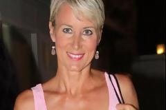 Τα πέταξε όλα η Νατάσα Καραμανλή - ΣΟΚ στην παραλία της Πάτμου... [photo]