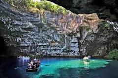 Οι νεόνυμφοι από την Κεφαλονιά που κατάφεραν να τρελάνουν το Facebook με τις φωτογραφίες τους