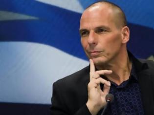 Φωτογραφία για Νέα πυρά Βαρουφάκη για Τσίπρα: Ο πρωθυπουργός μου τη νύχτα του δημοψηφίσματος παραδόθηκε