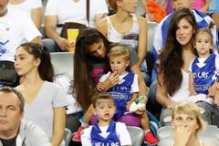 Οι οικογένειες Σπανούλη, Ζήση και Μπουρούση στην κερκίδα - Οι κούκλες γυναίκες τους και τα παιδιά τους, ξεσήκωσαν... [photos]