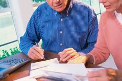 Ποιοι ζημιώνονται από την κατάργηση των πρόωρων συνταξιοδοτήσεων - Επιπλέον δουλειά από 5 έως 17 χρόνια