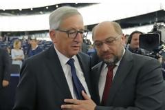 ΔΥΣΚΟΛΕΣ ΩΡΕΣ για τον Γιουνκερ - Τα δάκρυα on camera