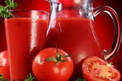 ΤΟ ΑΠΟΤΕΛΕΣΜΑ ΕΙΝΑΙ ΑΠΙΣΤΕΥΤΟ! Έπιναν χυμό ντομάτας κάθε μέρα επί δυο μήνες και δείτε τι έπαθαν