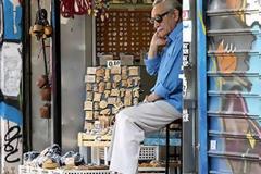 Economist: Η ζωή με τα capital controls - Πώς θα επηρεάσουν τους Ελληνες ψηφοφόρους