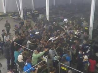 Φωτογραφία για Σάλος με βίντεο από κέντρο φιλοξενίας στην Ουγγαρία - Εξευτελίζουν τους πρόσφυγες