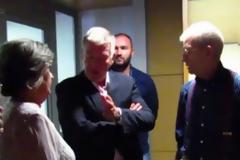 O κακός χαμός! Χαζέψτε τη στιγμή που έγιναν μαλλιοκούβαρα Μπουτάρης και μέλη της Λαϊκής Ενότητας