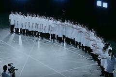 43 Ιάπωνες πετούν ένα νόμισμα στον αέρα - Το αποτέλεσμα; Απίστευτο... [video]