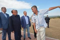 Ο Πούτιν πίνει κρασί με τον Μπερλουσκόνι [photos]