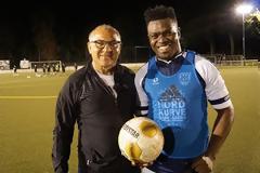 Ο Μάγκατ προπονεί μετανάστες στη Γερμανία