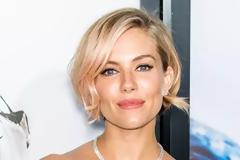 Η Sienna Μiller κι όμως δεν είναι πλέον ξανθιά αλλά...