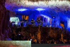 CAVE METAL: Ο Joe Lynn Turner μάγεψε,σε μια μοναδική συναυλία στο σπήλαιο Περάματος