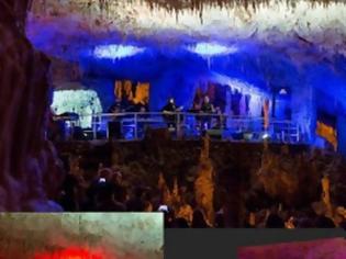 Φωτογραφία για CAVE METAL: Ο Joe Lynn Turner μάγεψε,σε μια μοναδική συναυλία στο σπήλαιο Περάματος