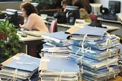 Είναι «ακριβοί» ή «φθηνοί» οι Έλληνες δημόσιοι υπάλληλοι;