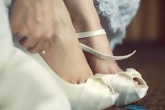 Να βάλεις ή όχι τακούνια στην εκκλησία