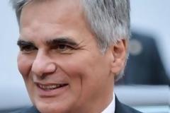 Επίθεση Φάιμαν σε Όρμπαν: Μεταχειρίζεται τους πρόσφυγες όπως οι Ναζί