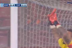 Η... ΚΙΝΗΣΗ ΤΟΥ ΡΟΜΠΕΡΤΟ ΜΟΛΙΣ ΑΠΕΚΡΟΥΣΕ ΤΟ ΠΕΝΑΛΤΙ! (PHOTO)