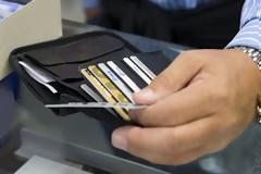 Κίνητρα σε εμπόρους και καταναλωτές για τη χρήση καρτών