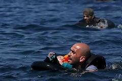 ΚΙΝΔΥΝΟΣ ΕΓΚΛΩΒΙΣΜΟΥ ΧΙΛΙΑΔΩΝ ΜΕΤΑΝΑΣΤΩΝ ΣΤΗΝ ΕΛΛΑΔΑ ΛΟΓΩ ΑΝΑΣΤΟΛΗΣ ΤΗΣ ΣΥΝΘΗΚΗΣ ΣΕΓΚΕΝ