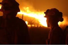 Σε κατάσταση εκτάκτου ανάγκης η Καλιφόρνια από την πύρινη λαίλαπα