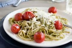 Η συνταγή της ημέρας: Σπαγγέτι με πέστο και ντοματίνια
