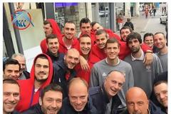 ΒΟΛΤΑ ΜΕ... SELFIE Ο ΜΙΛΟΥΤΙΝΟΦ ΚΑΙ Η ΠΑΡΕΑ ΤΟΥ (ΡΗΟΤΟ)