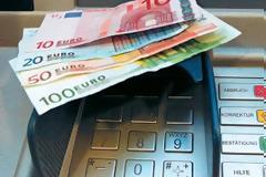 Άνοιξε τον λογαριασμό της πιστωτικής και τρελάθηκε - Τι συνέβη;