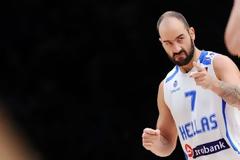 ΑΠΙΣΤΕΥΤΗ ΑΤΑΚΑ ΚΛΑΒΕΡ ΓΙΑ... ΣΠΑΝΟΥΛΗ!