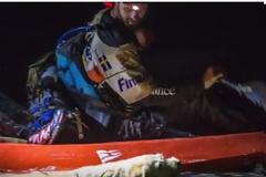 Είδαν ένα φως μέσα στο ποτάμι εκείνη τη νύχτα… Ποιος τους ακολουθεί άραγε;