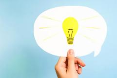 Τοιχογραφίες ή αυτοκόλλητα τοίχου;