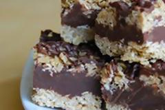 Μπάρες με βρώμη, σοκολάτα και φυστικοβούτυρο