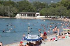 Πάτρα: Επιδειξίας αναστάτωσε την Πλάζ