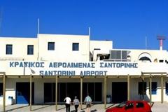 Σαντορίνη: Τρεις Σύροι προσπάθησαν να «πετάξουν» με πλαστά έγγραφα για Γερμανία!