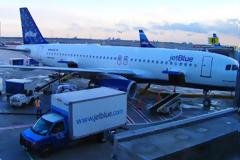 Απίστευτο: Επιβάτης πτήσης ξύπνησε, έκανε την ανάγκη του και...