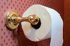 Απίστευτο: Γυναίκα τραυματίστηκε όταν εξερράγη μια τουαλέτα