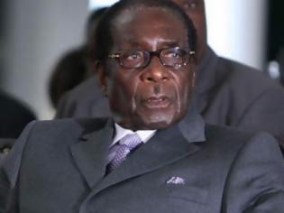 Φωτογραφία για Εγινε κι αυτό - Ο πρόεδρος της Ζιμπάμπουε εκφώνησε... λάθος λόγο