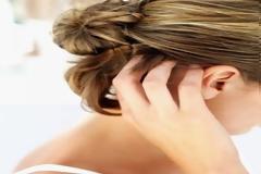 Γιατί πρέπει να κοιμάσαι πάντα με πιασμένα τα μαλλιά σε κότσο