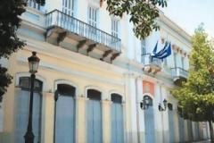 Πάτρα: Επισκευάζουν τη στέγη στο δημαρχείο