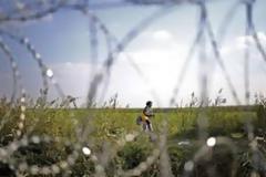 Χάος στα σύνορα της Ουγγαρίας: Παρατάσσονται οχήματα του στρατού με πολυβόλα - Συγκρούσεις αστυνομικών - μεταναστών