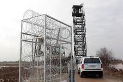 Σε επιφυλακή η Θράκη για το μεταναστευτικό – Ανασηκώνεται ο σπασμένος φράχτης στον Έβρο