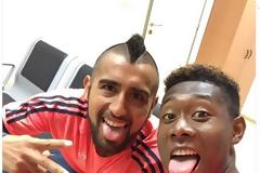 Η... «ΤΡΕΛΗ» SELFIE ΑΛΑΜΠΑ ΚΑΙ ΒΙΔΑΛ ΜΕΤΑ ΤΗ ΝΙΚΗ ΕΠΙ ΤΟΥ ΟΛΥΜΠΙΑΚΟΥ (ΡΗΟΤΟ)