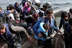 Μέσα σε λίγες ημέρες ξαναγέμισε πρόσφυγες η Μυτιλήνη: Χαμός στο λιμάνι από 7.000 άτομα