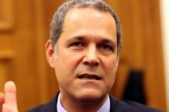 Με γάζες και μελανιασμένα μάτια εμφανίστηκε στο πλατό του Mega o Θάνος Τζήμερος μετά το σοβαρό τροχαίο [photos]