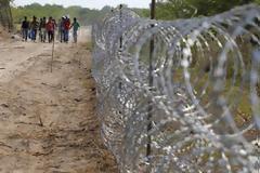 Ούγγρος ΥΠΕΞ: Να στείλει η ΕΕ στρατό στην Ελλάδα για τους πρόσφυγες