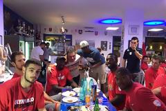 ΜΑΖΙ ΜΕ ΤΟΥΣ ΠΡΩΗΝ ΣΥΜΠΑΙΚΤΕΣ ΤΟΥ ΣΤΟΝ ΟΛΥΜΠΙΑΚΟ Ο ΠΕΤΓΟΥΕΪ ΚΑΙ Ο... Arrow! (ΡΗΟΤΟ)