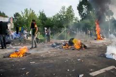 Διχάζει την Ευρώπη το  κύμα προσφύγων - Εμπόλεμη ζώνη στην Ουγγαρία