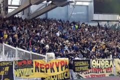 Εντυπωσιακή είναι η παρουσία του κόσμου της ΑΕΚ στο ΟΑΚΑ