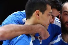 ΔΑΚΡΥΑ ΣΤ' ΑΠΟΔΥΤΗΡΙΑ ΓΙΑ ΣΠΑΝΟΥΛΗ ΚΑΙ ΟΙ ΣΚΕΨΕΙΣ ΤΩΝ ΥΠΟΛΟΙΠΩΝ... ΠΑΛΙΟΣΕΙΡΩΝ