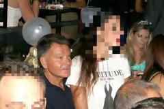 Η εντυπωσιακή μελαχρινή συνοδός του Κούγια που έκλεψε τις εντυπώσεις [photos]